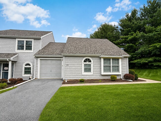 Building Photo - 252 Crescent Dr