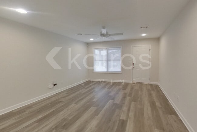 Photo - 1451 Maxwell Cir