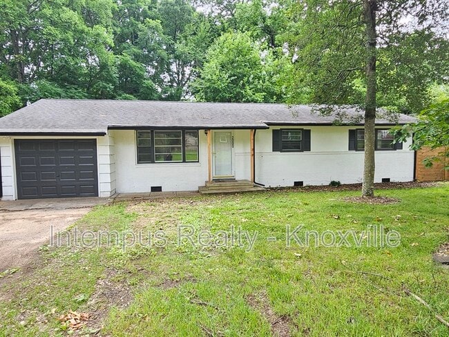 Building Photo - 2000 Nandina Dr
