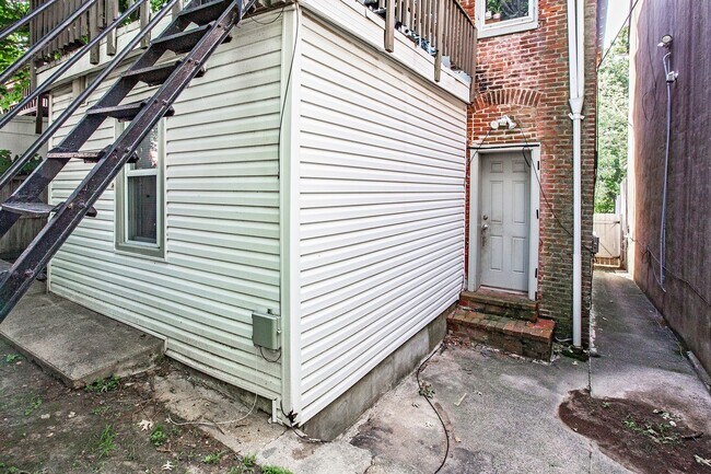 Photo - 823 N Jackson St Unit 1