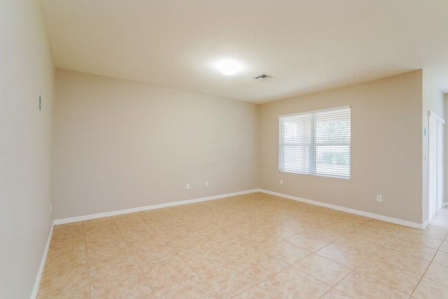 Photo - 2002 SE 12th St