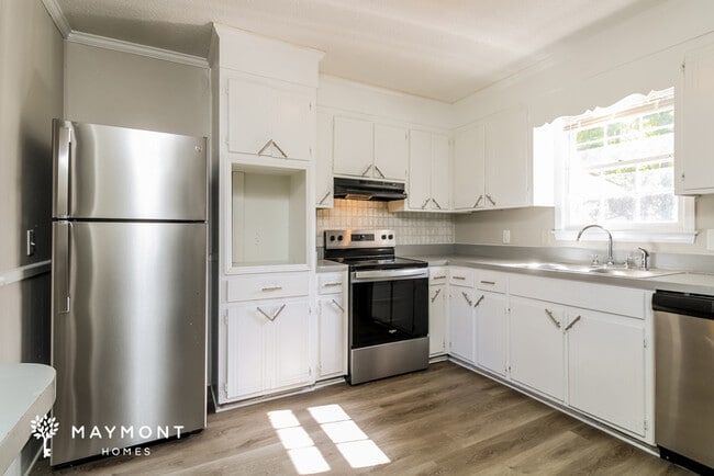 Photo - 2104 Hillbeck Dr