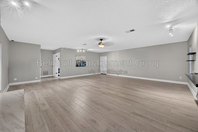 Photo - 7606 Waunatta Ct