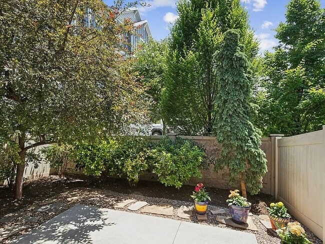 Photo - 833 Cannara Way