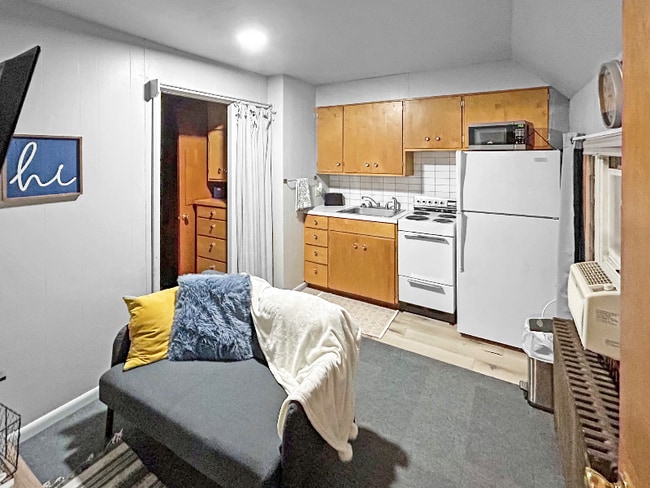 Building Photo - 208 2nd St S Rental