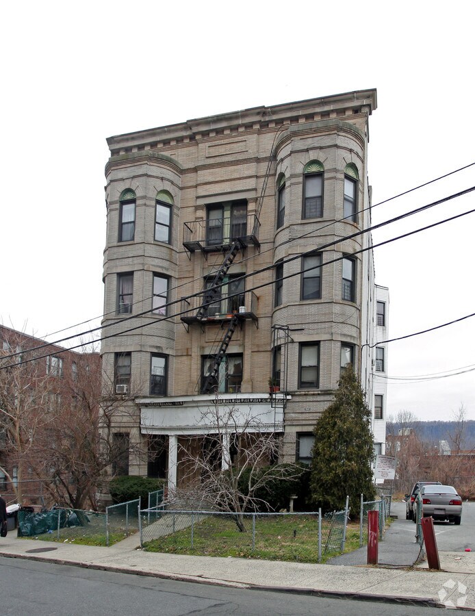 Photo - 87 N Broadway Apartments