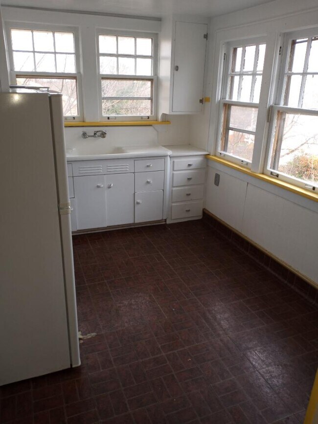 609 North Wall Avenue Townhome Townhome Rental in Joplin MO