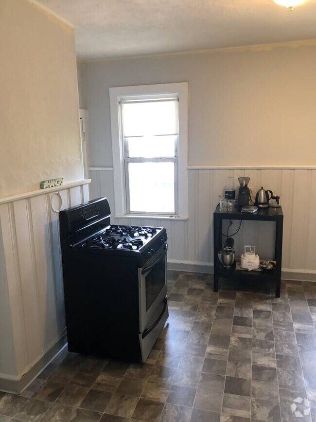 Building Photo - 665 Columbia Rd Unit 3 Rental