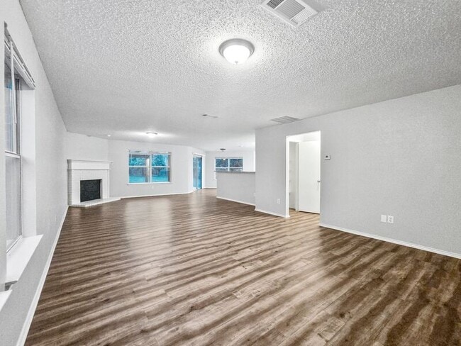 Photo - 107 Gayleh Ln