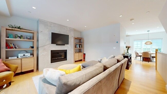 Building Photo - 21 Crowninshield Rd Unit 17