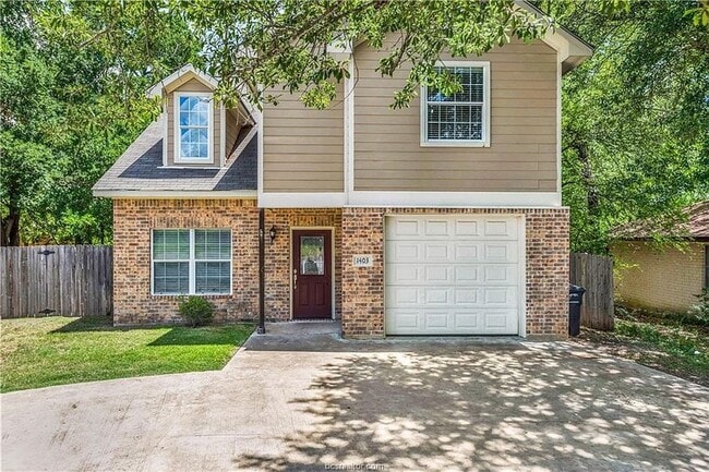 Building Photo - 1403 Medina Dr