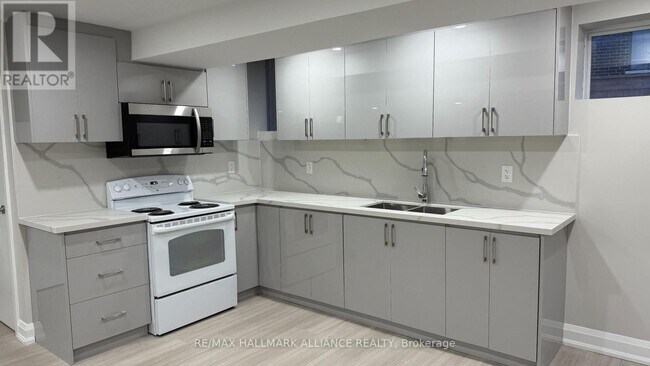 Photo - 7 Avanti Cres