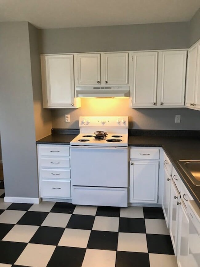 Photo - Bright & Beautiful Top Floor 2-bedroom 1 B... Unidad 4720