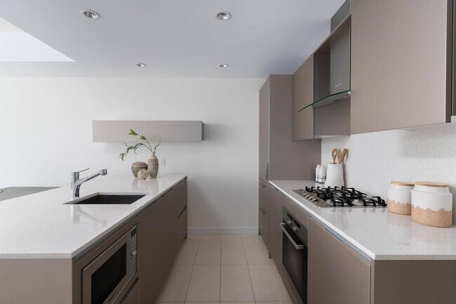 Photo - 5199 Brighouse Way Unit #