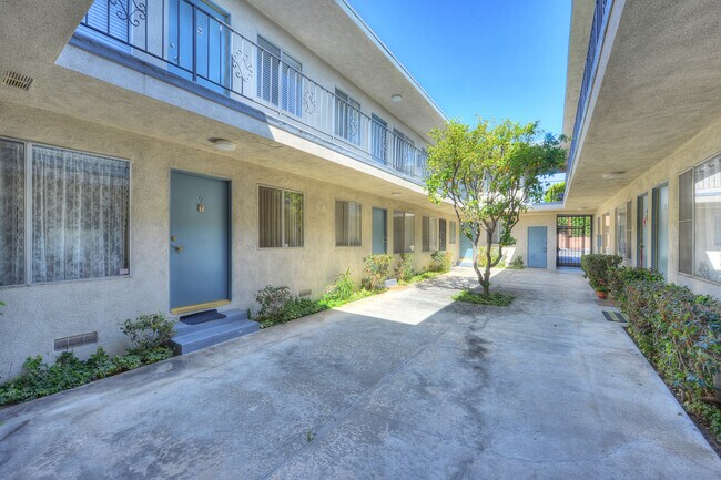 12939 Bonaparte Ave