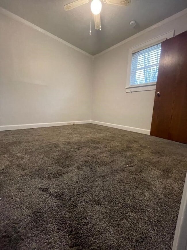 Photo - 3232 Midway St