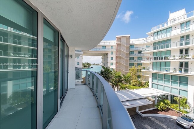 6620 Indian Creek Dr Unit 405
