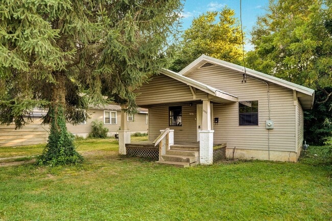 Building Photo - Charming and Updated Home on a Quiet Stree...