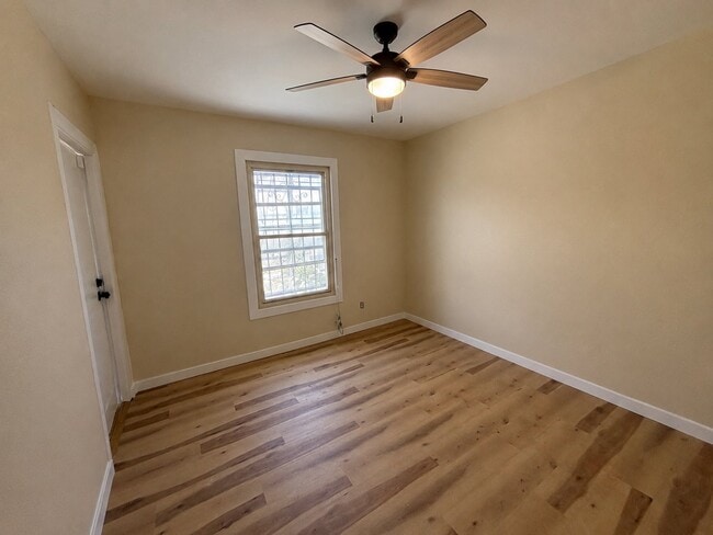 2132 W 84th Pl Unidad House