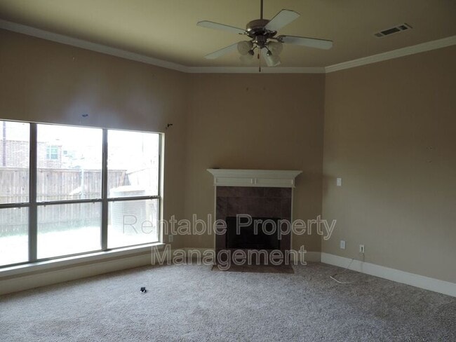 Photo - 1835 Leann Ln House