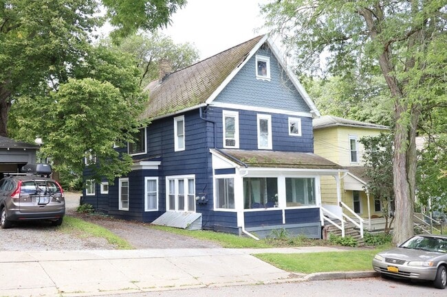 Building Photo - 123 Columbia St Unit 2