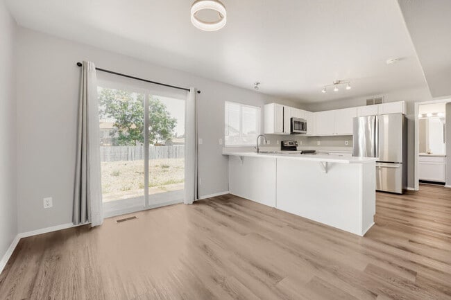 Photo - 5632 Marabou Way