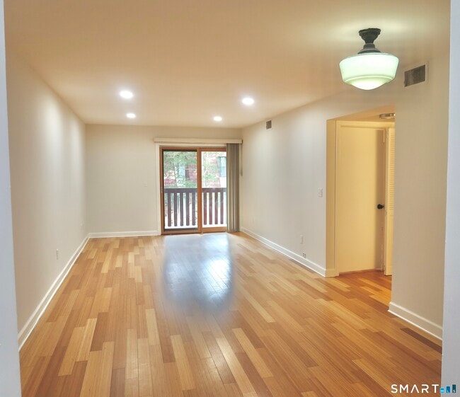 Photo - 20 Woodsedge Dr Unit 5B
