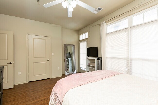 2 beds, 1 bath, 850 – 1,000 sq ft