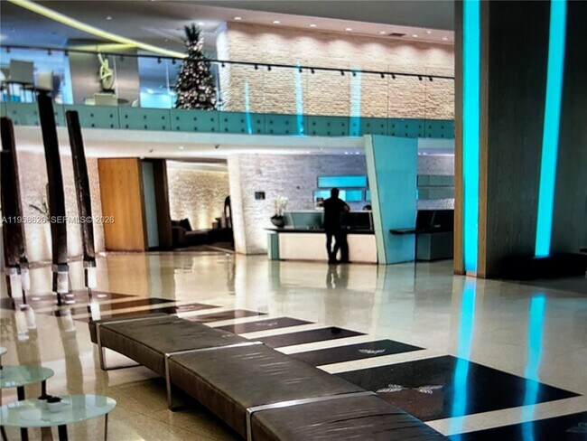 Photo - 92 SW 3rd St Unidad 3703