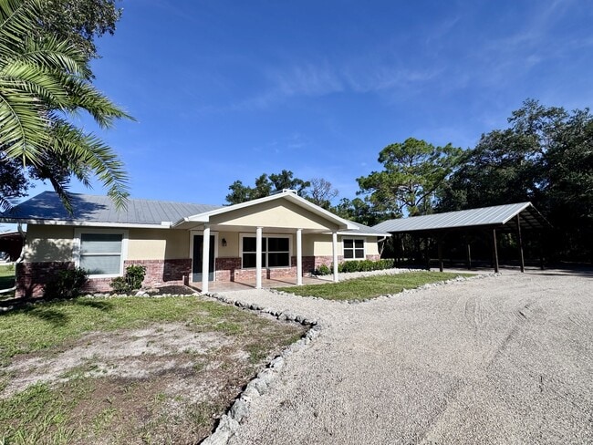 Photo - 625 N Jackson Rd