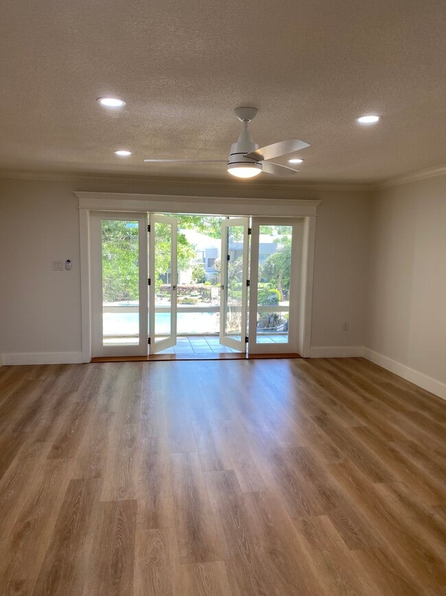 Photo - 700 Melrose Ave