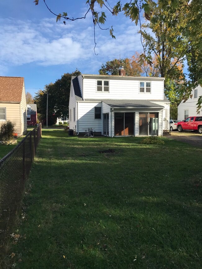 Photo - 866 Warwick Dr