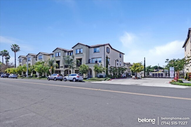 Photo - 1570 W 1st St