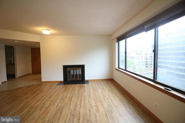 Photo - 3 Washington Cir NW Unit 704