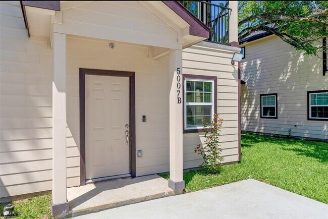 Photo - 5007 Mallow St Unidad B