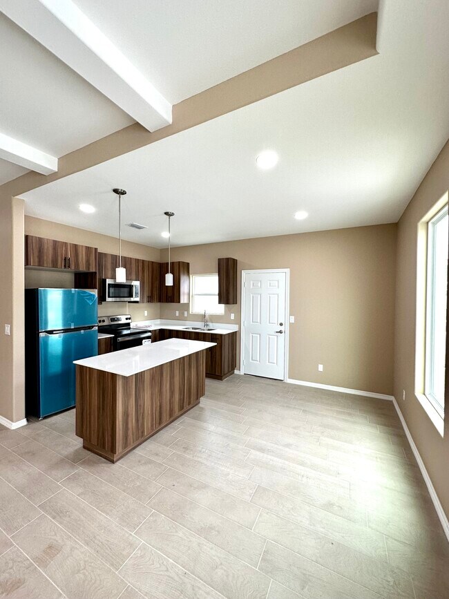 Photo - 2915 W Sandlewood St Unit 1