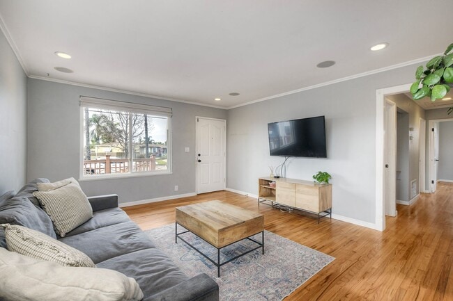 Photo - 3Bed/1Bath Charming Home in South Oceanside~ Moreno