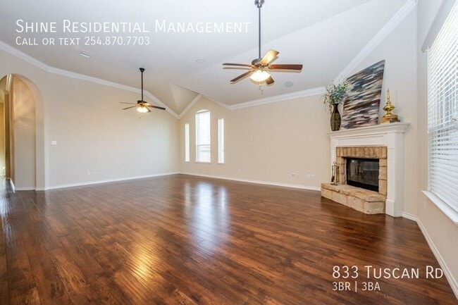 Photo - 833 TUSCAN Rd