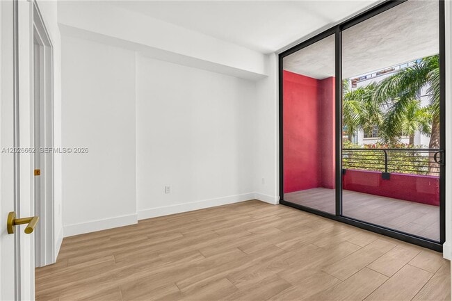 90 NE 32nd St Unit 209