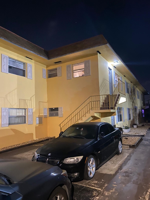 Building Photo - 1020 N 18th Ct Unit 102