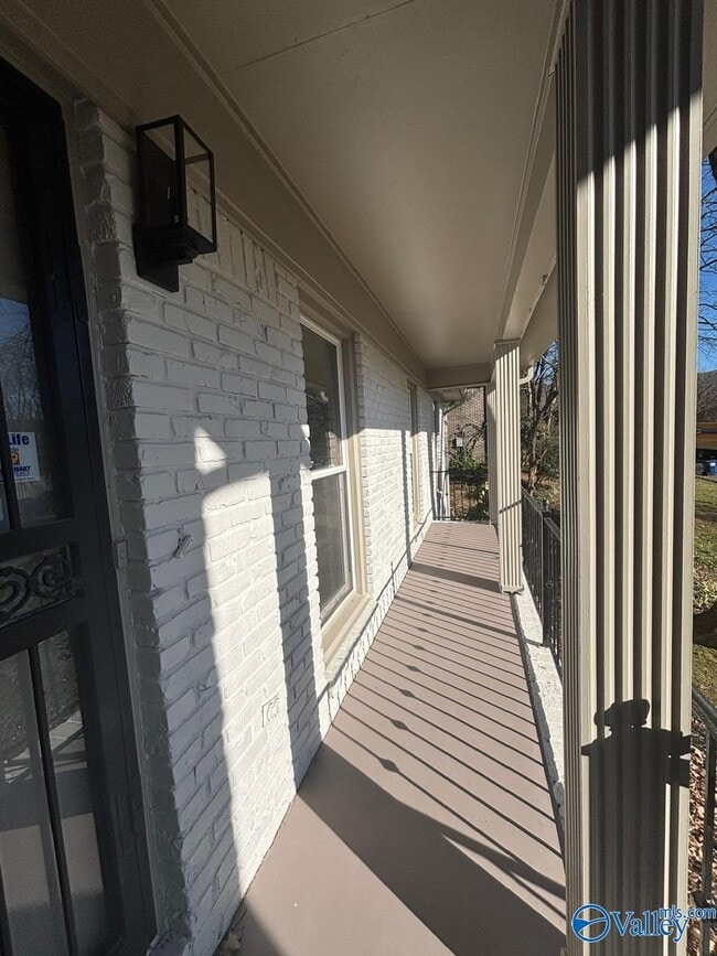 Photo - 1305 Hiwan Trail SE