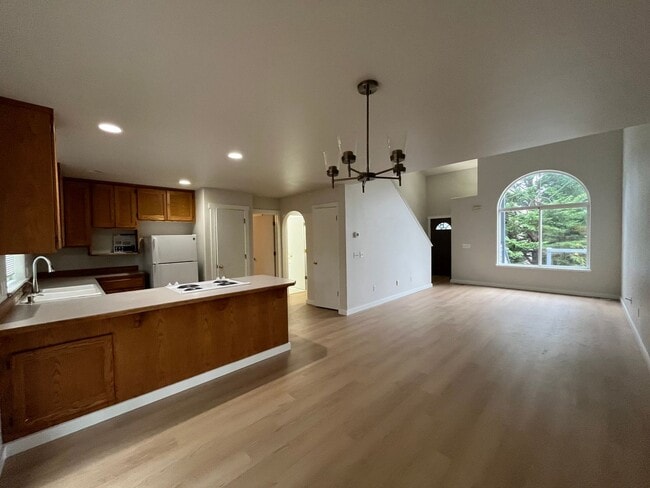 Photo - Spacious Four Bedroom Home with Bonus Room - Toledo St