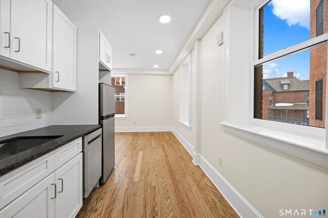 Photo - 1355 Main St Unidad 405