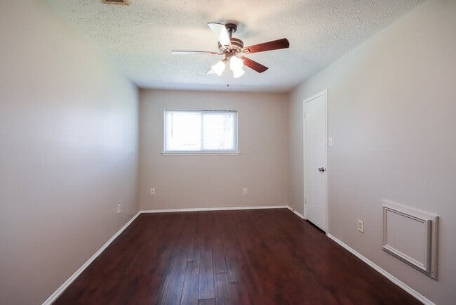 Photo - 502 Hildred Ave