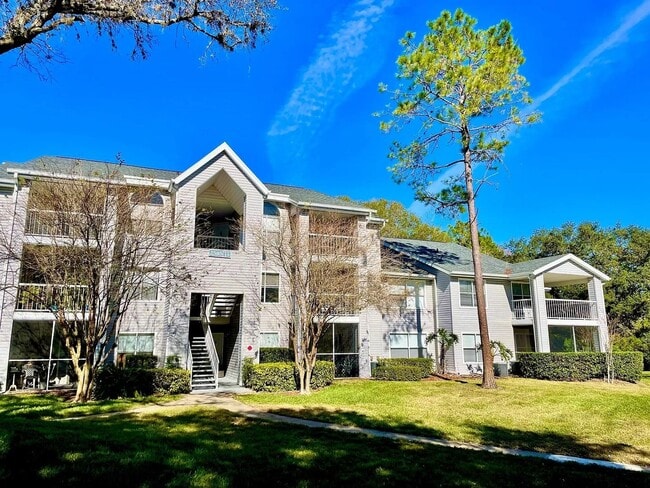 Building Photo - Beautiful 1 bed 1 bath condo in pristine location in Lake Mary