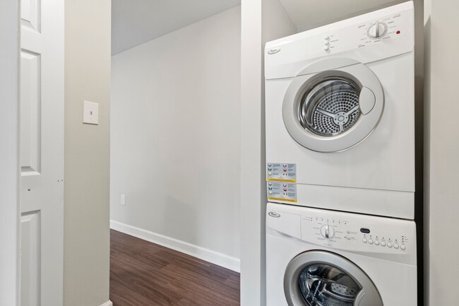 Lexington 1BR, 1BA - 669SF - Washer/Dryer