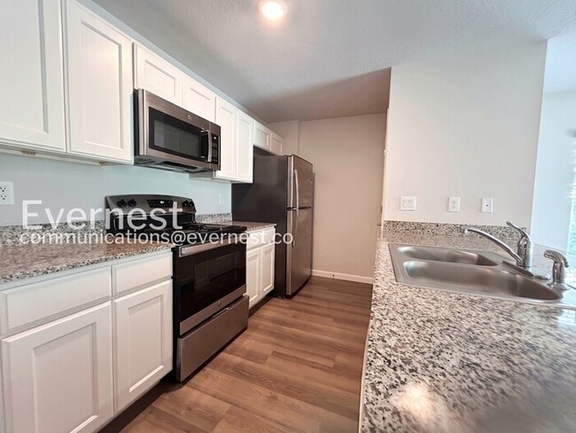 Photo - 8 Round Table Ln