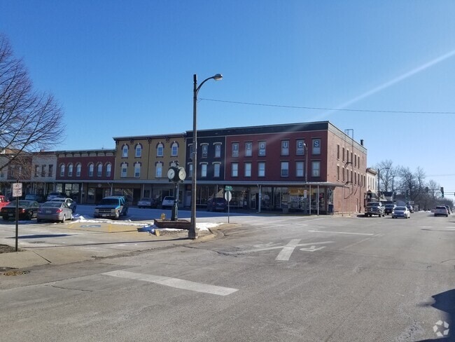 Building Photo - 8 E Railroad St Rental