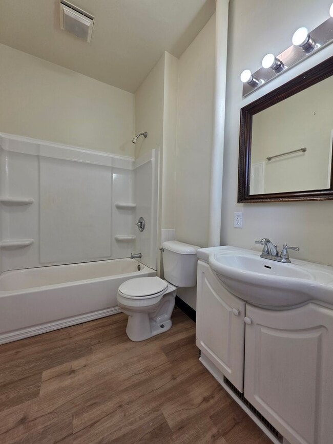 Photo - 1816 Wollmer St Unit Lower