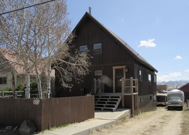 Building Photo - 252 W Garnet Ave